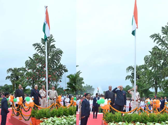 छत्तीसगढ़ उच्च न्यायालय में मुख्य न्यायाधीश ने किया ध्वजारोहण छत्तीसगढ़ उच्च न्यायालय में मुख्य न्यायाधीश ने किया ध्वजारोहण