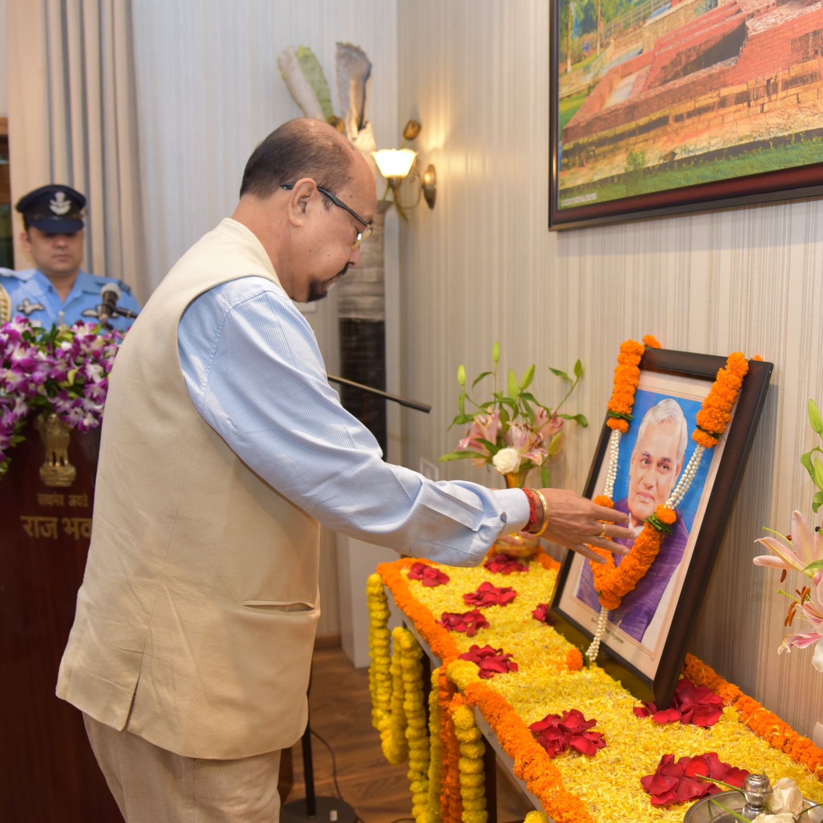 भारत रत्न स्व. अटल बिहारी वाजपेयी की पुण्यतिथि पर राज्यपाल ने उन्हें श्रद्धांजलि अर्पित की भारत रत्न स्व. अटल बिहारी वाजपेयी की पुण्यतिथि पर राज्यपाल ने उन्हें श्रद्धांजलि अर्पित की
