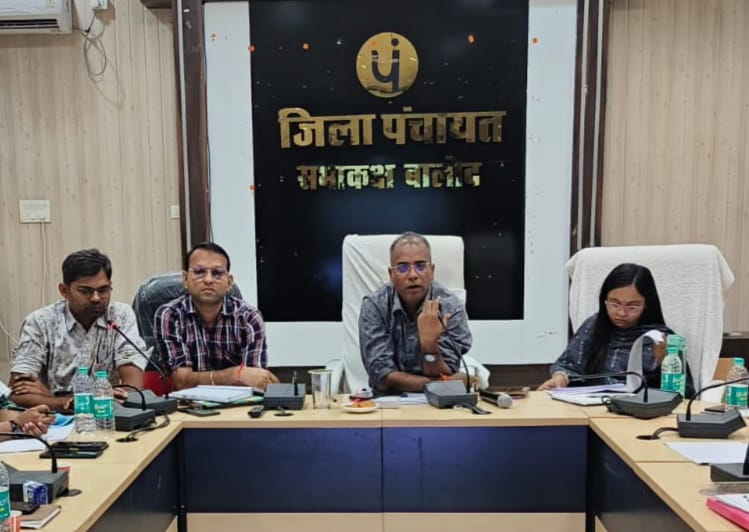 जिले में लखपति महिला पहल कार्यक्रम का बेहतर क्रियान्वयन सुनिश्चित करने बैठक का हुआ आयोजन जिले में लखपति महिला पहल कार्यक्रम का बेहतर क्रियान्वयन सुनिश्चित करने बैठक का हुआ आयोजन