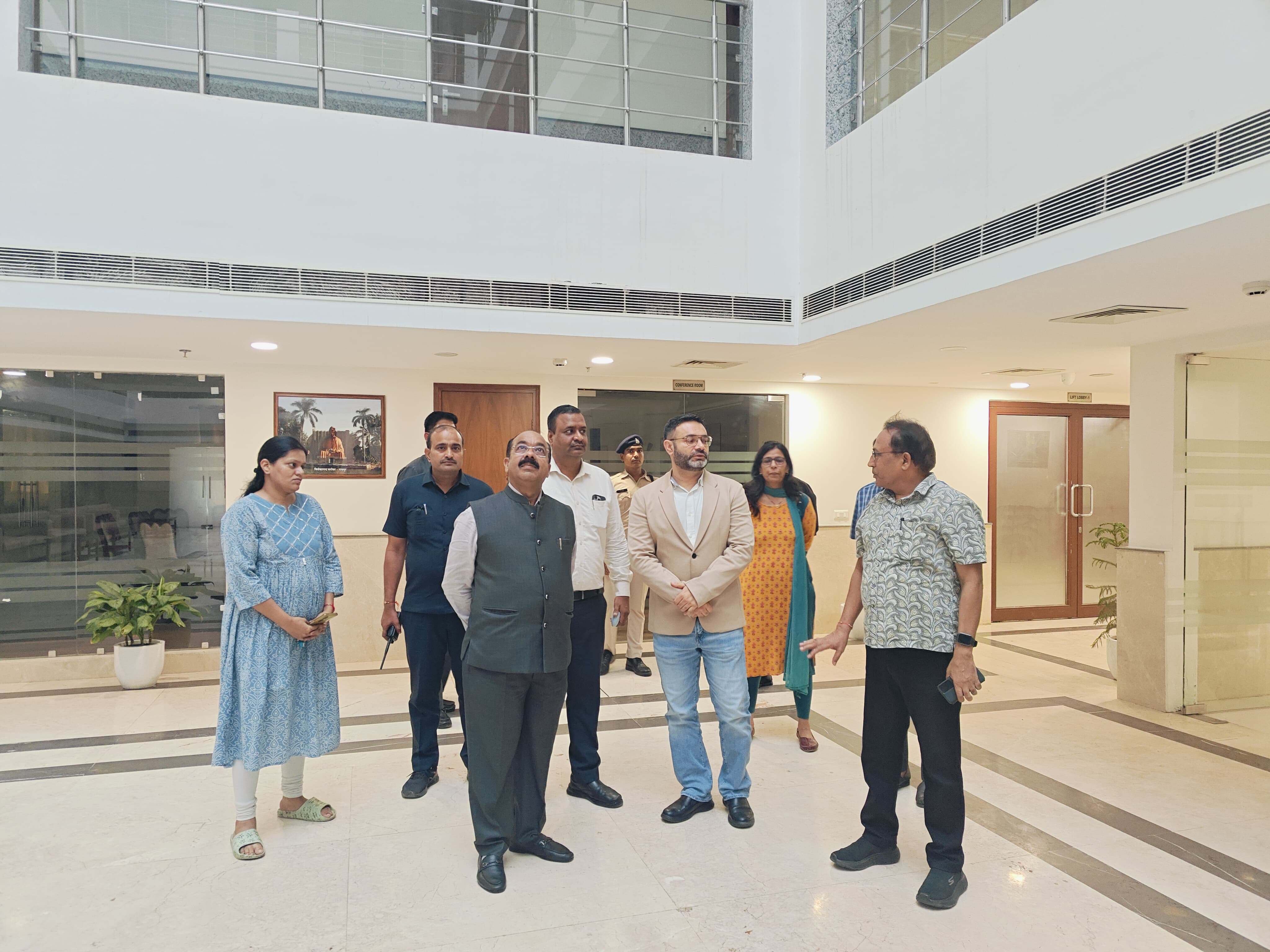 छत्तीसगढ़ के उपमुख्यमंत्री ने ट्राइबल यूथ हॉस्टल का किया निरीक्षण, छात्रों से किया संवाद छत्तीसगढ़ के उपमुख्यमंत्री ने ट्राइबल यूथ हॉस्टल का किया निरीक्षण, छात्रों से किया संवाद