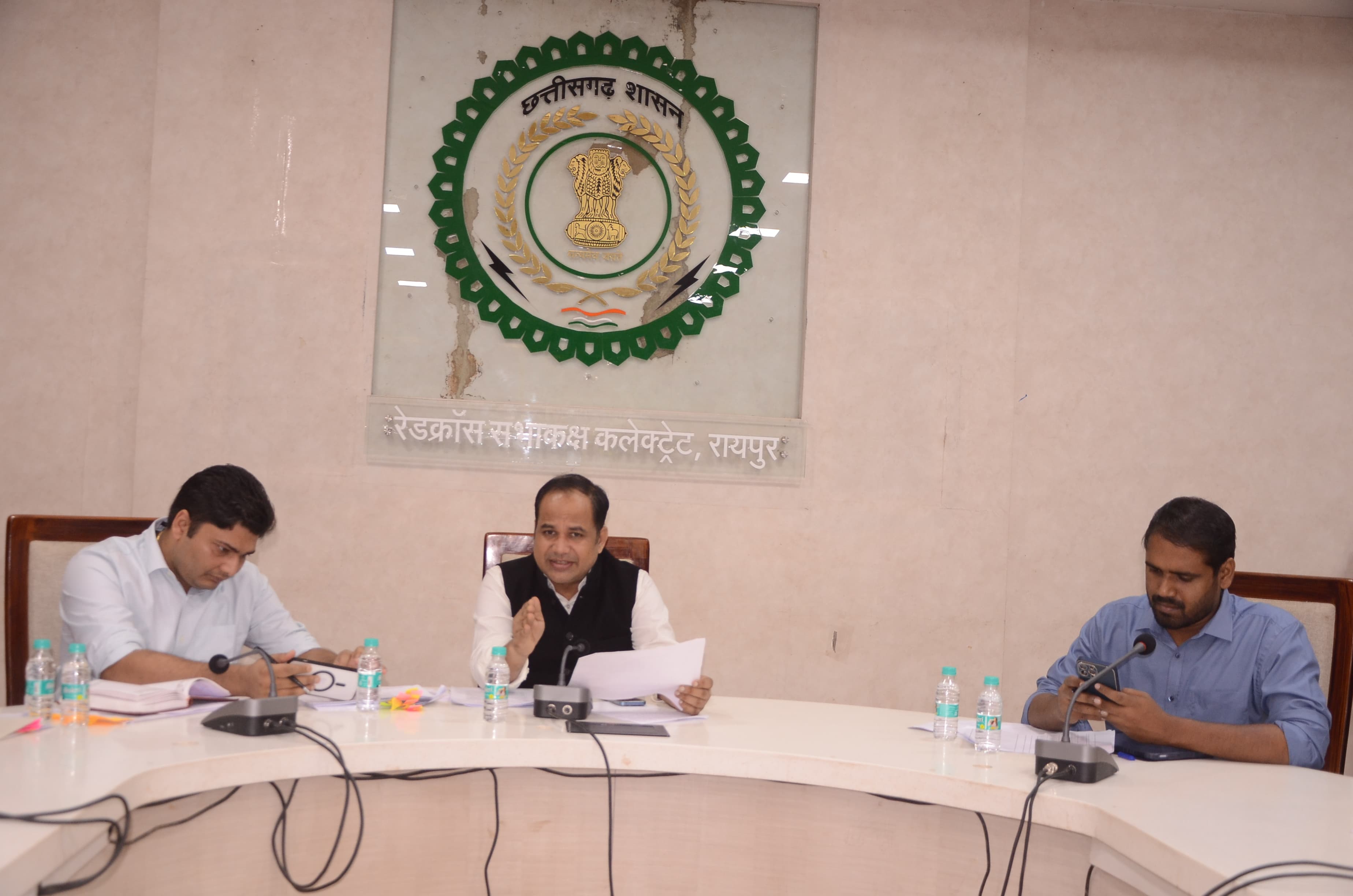 कलेक्टर डा. गौरव सिंह की पहल पर इंडियन रेडक्रास सोसायटी के अधिकारी आजीवन सदस्य बने कलेक्टर डा. गौरव सिंह की पहल पर इंडियन रेडक्रास सोसायटी के अधिकारी आजीवन सदस्य बने