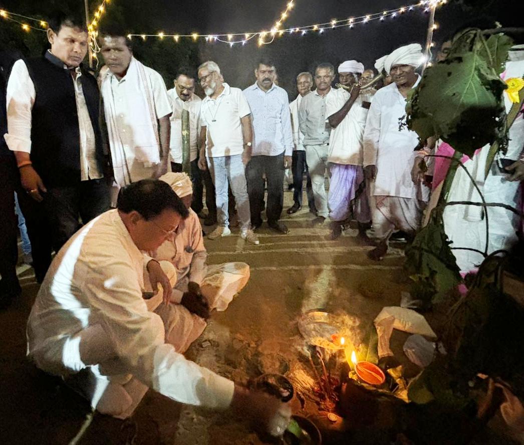 करमा महोत्सव में शामिल हुए मंत्री श्री देवांगन करमा महोत्सव में शामिल हुए मंत्री श्री देवांगन