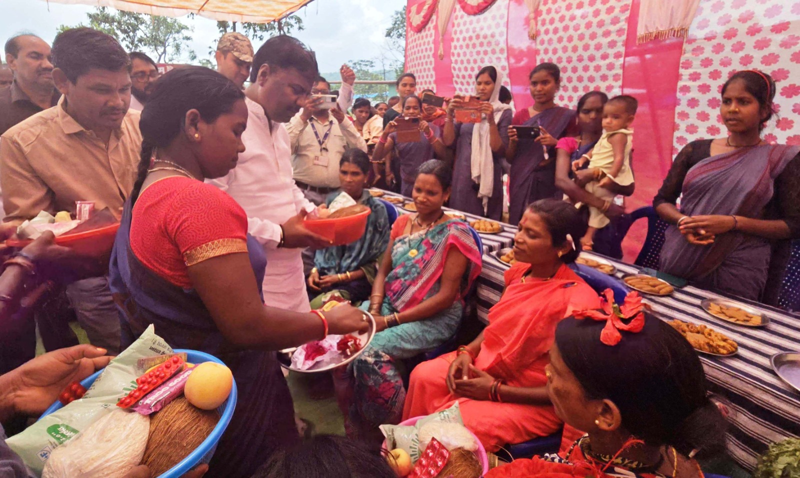 पहुंचविहीन क्षेत्र कस्तुरमेटा पहुंचे मंत्री केदार कश्यप पहुंचविहीन क्षेत्र कस्तुरमेटा पहुंचे मंत्री केदार कश्यप