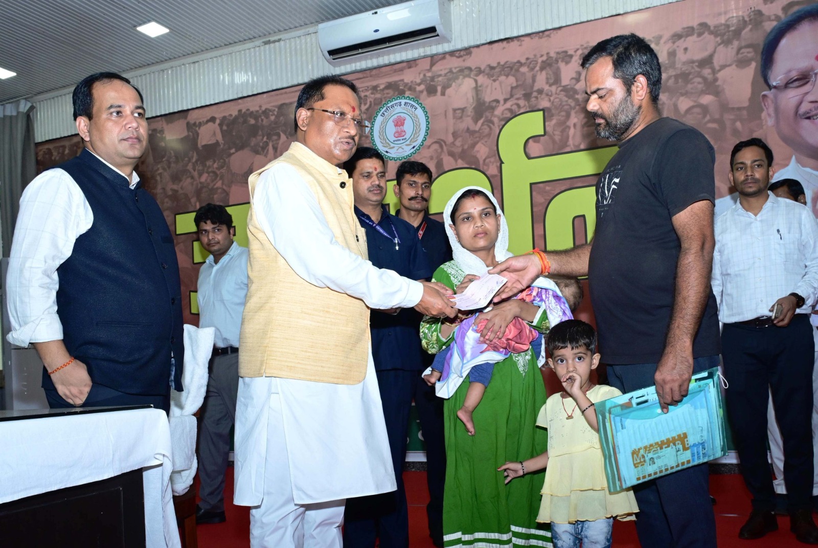 जनदर्शन में समस्याओं का हो रहा त्वरित निदान जनदर्शन में समस्याओं का हो रहा त्वरित निदान