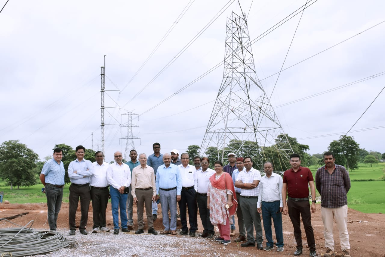 पहली बार 400 केवी की चालू लाइन में टॉवर शिफ्टिंग- ताकि लाखों लोगों को मिलती रहे निर्बाध बिजली पहली बार 400 केवी की चालू लाइन में टॉवर शिफ्टिंग- ताकि लाखों लोगों को मिलती रहे निर्बाध बिजली