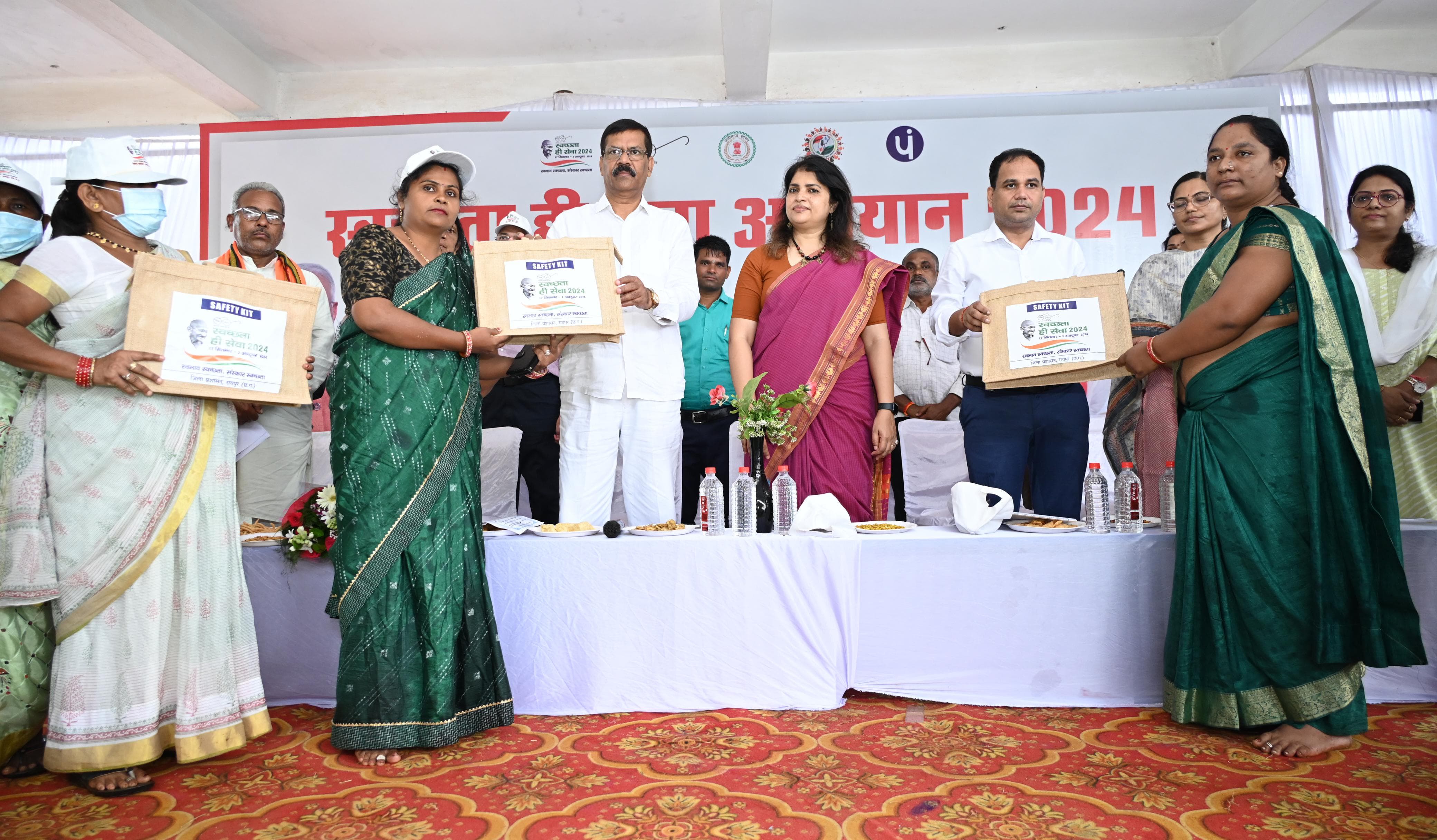 विधायक मोतीलाल साहू ने दिलाई स्वच्छता की शपथ विधायक मोतीलाल साहू ने दिलाई स्वच्छता की शपथ