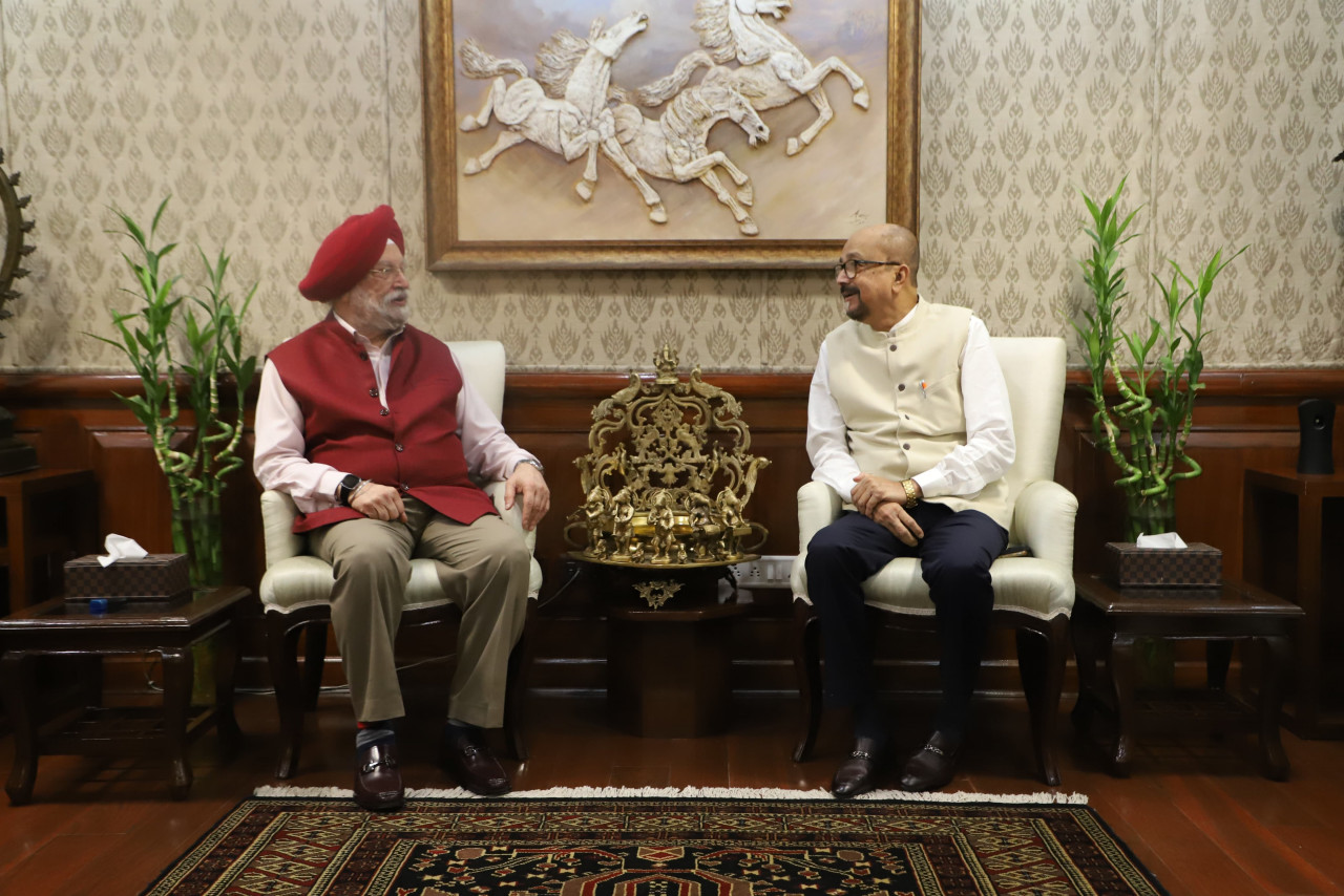 केन्द्रीय पेट्रोलियम एवं प्राकृतिक गैस मंत्री से राज्यपाल ने की सौजन्य भेंट केन्द्रीय पेट्रोलियम एवं प्राकृतिक गैस मंत्री से राज्यपाल ने की सौजन्य भेंट