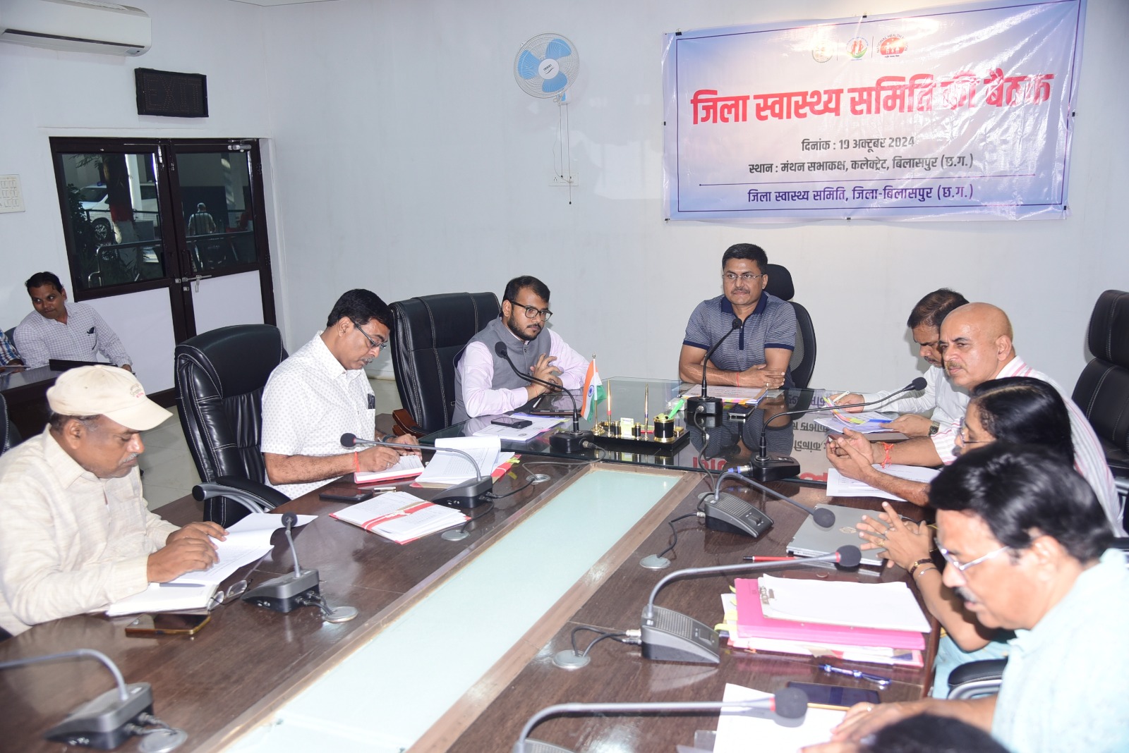 नागरिकों को गुणवत्तापूर्ण स्वास्थ्य सुविधा मुहैया कराएं: कलेक्टर नागरिकों को गुणवत्तापूर्ण स्वास्थ्य सुविधा मुहैया कराएं: कलेक्टर