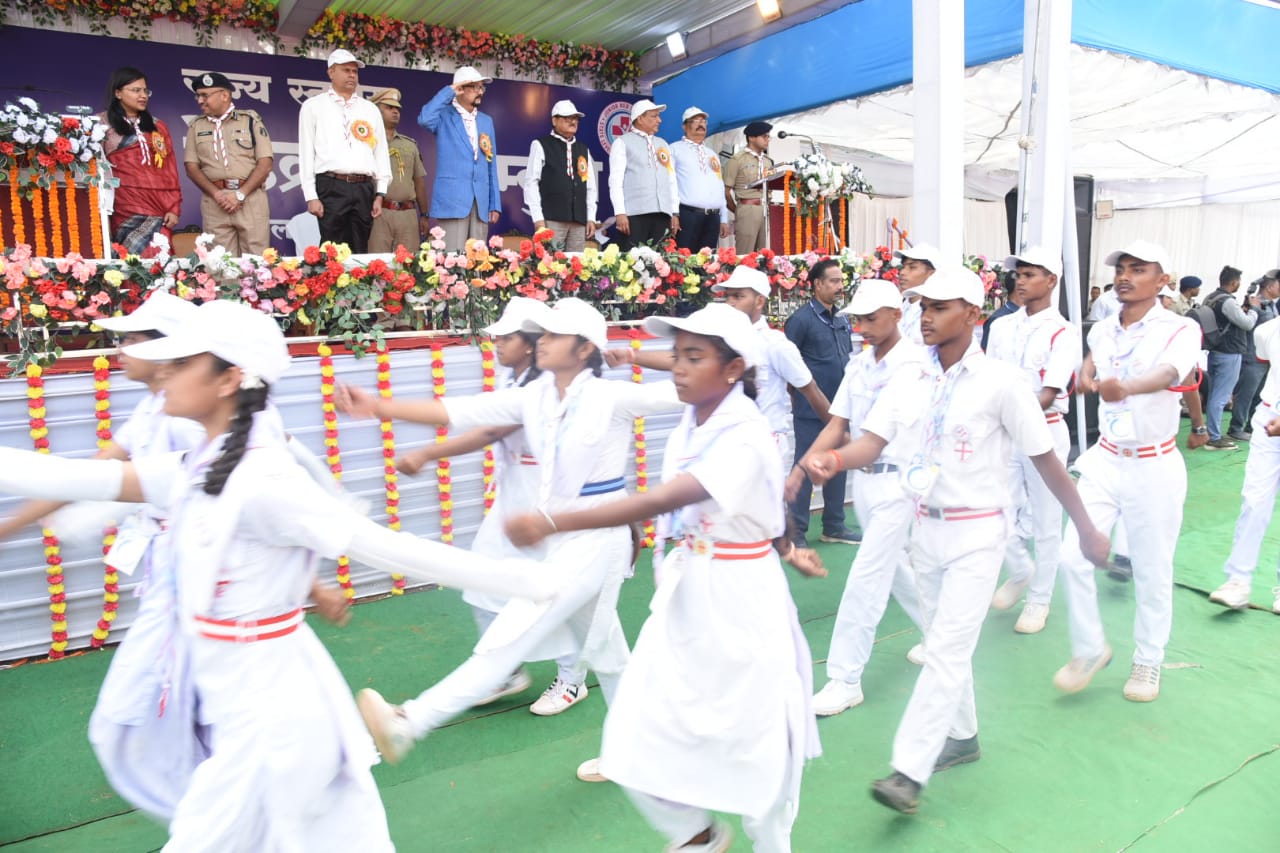 राज्यपाल श्री डेका, प्रथम राज्य स्तरीय जूनियर रेडक्रॉस मीट के समापन समारोह में हुए शामिल राज्यपाल श्री डेका, प्रथम राज्य स्तरीय जूनियर रेडक्रॉस मीट के समापन समारोह में हुए शामिल