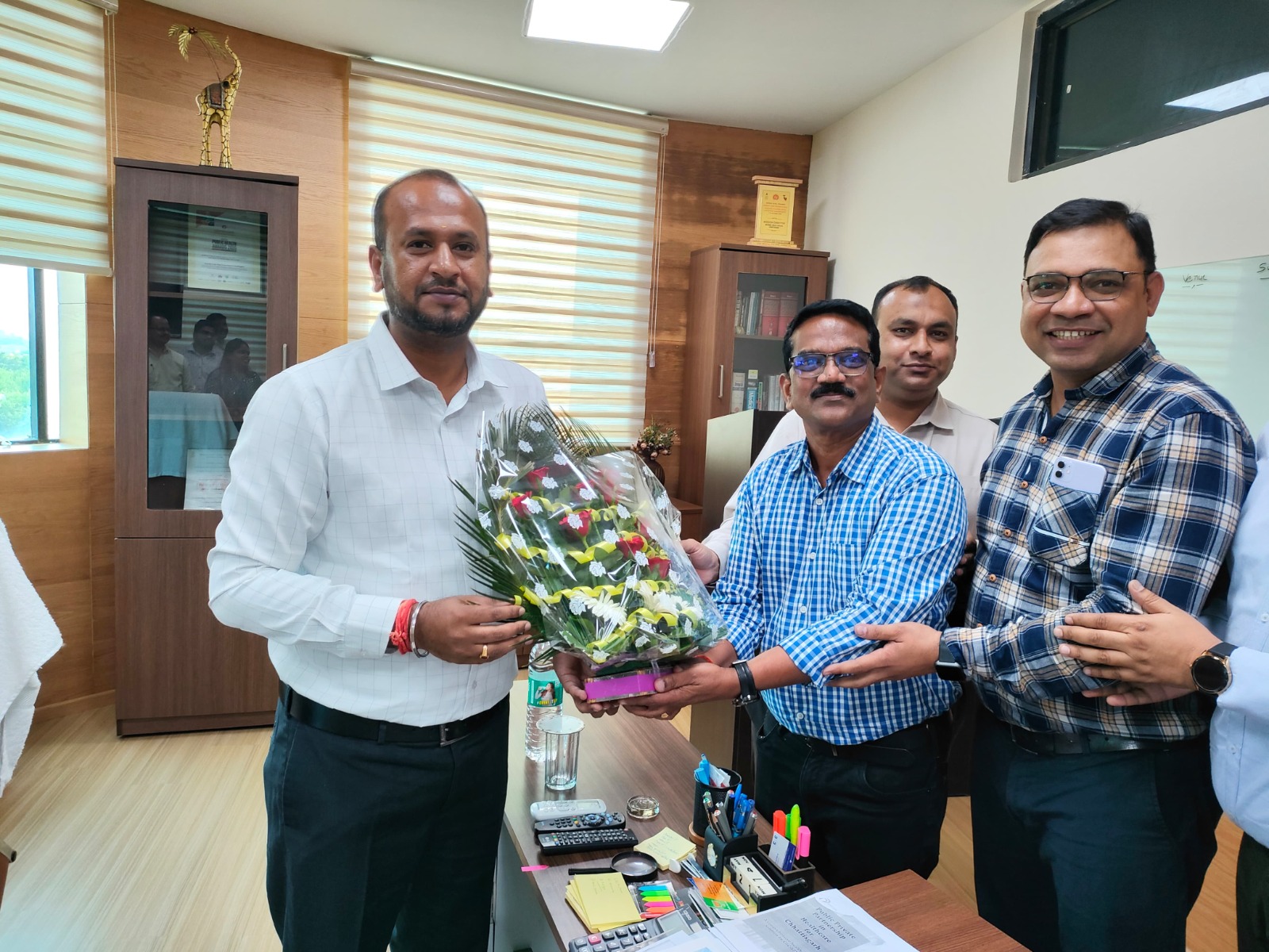 नवपदस्थ मिशन संचालक श्री विजय दयाराम के. ने किया पदभार ग्रहण नवपदस्थ मिशन संचालक श्री विजय दयाराम के. ने किया पदभार ग्रहण