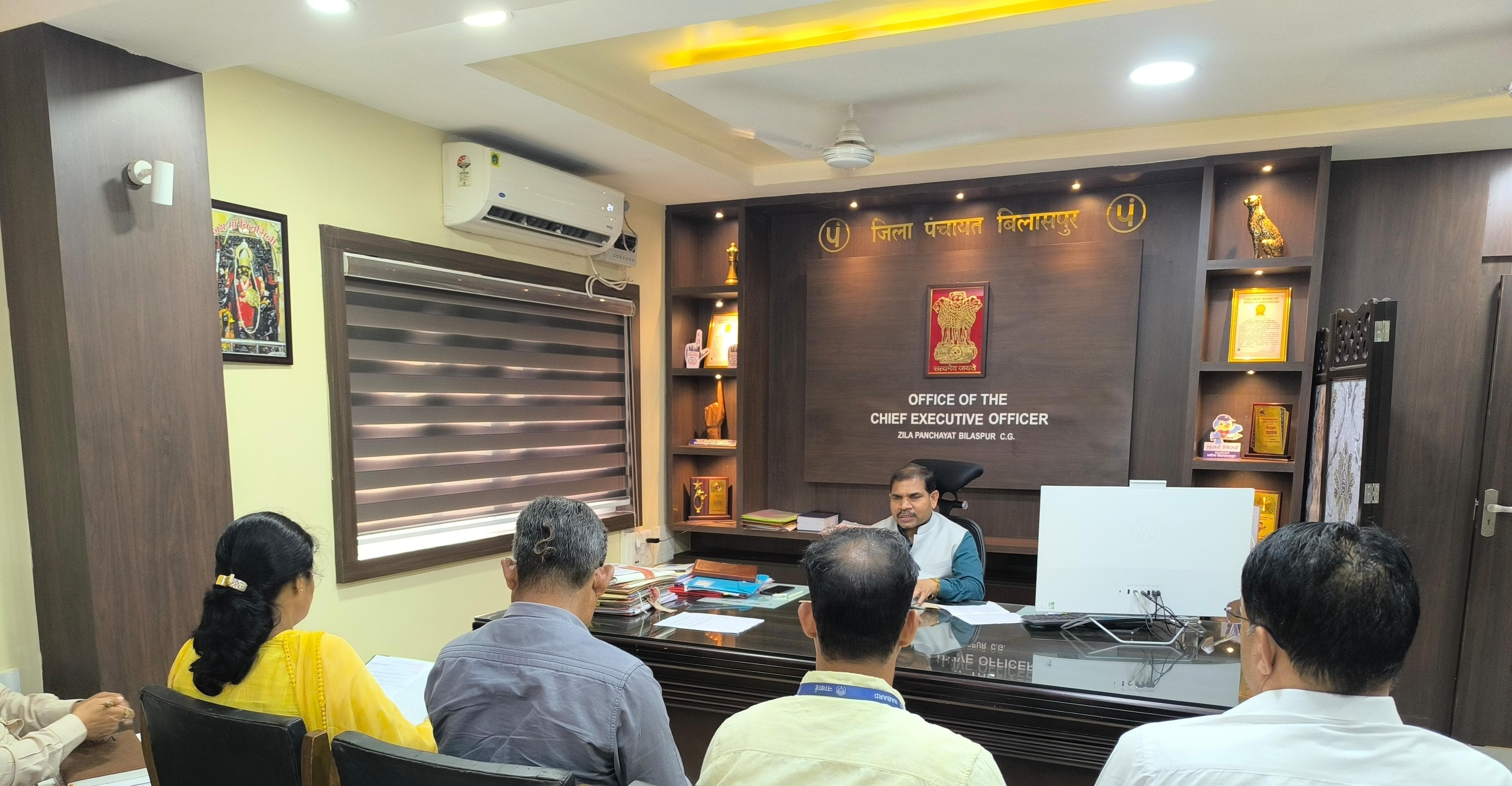 जिला पंचायत सीईओ ने की सहकार से समृद्धि की समीक्षा जिला पंचायत सीईओ ने की सहकार से समृद्धि की समीक्षा