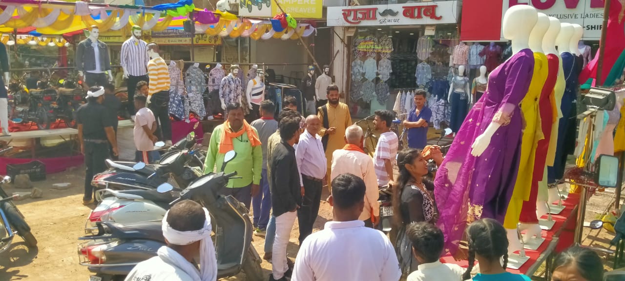 भीड़ भाड़ वाले सभी बाजारों में नगर निगम भिलाई की टीम गस्त कर रही भीड़ भाड़ वाले सभी बाजारों में नगर निगम भिलाई की टीम गस्त कर रही