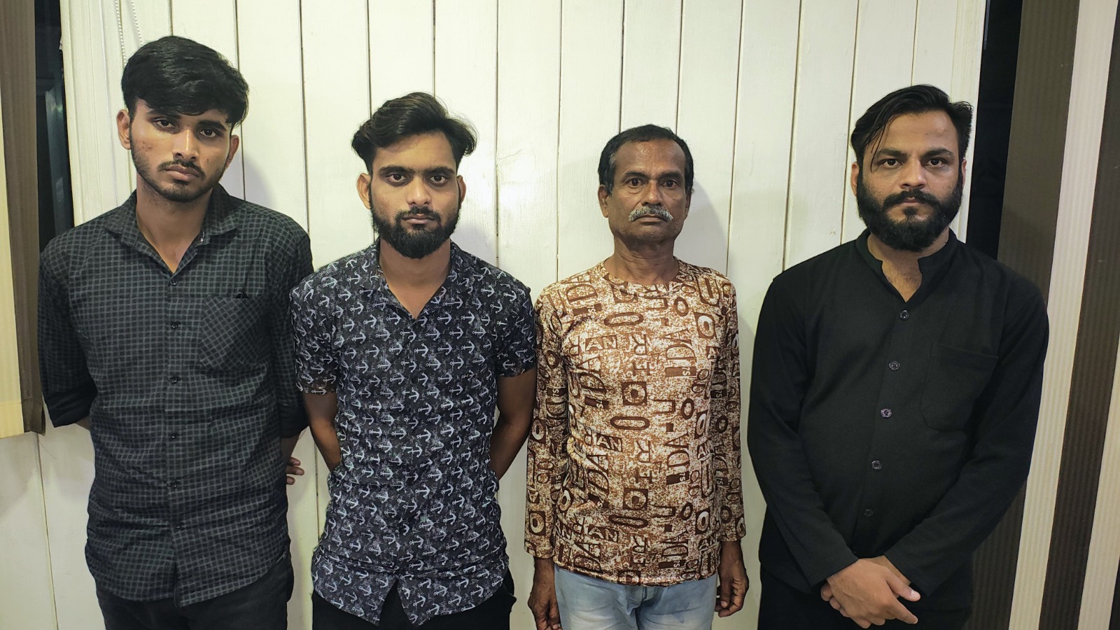 शेयर ट्रेडिंग, क्रिप्टो करेंसी में इनवेस्टमेंट और आयरन सप्लाई के नाम से ठगी करने वाले चार साइबर आरोपी गिरफ्तार शेयर ट्रेडिंग, क्रिप्टो करेंसी में इनवेस्टमेंट और आयरन सप्लाई के नाम से ठगी करने वाले चार साइबर आरोपी गिरफ्तार