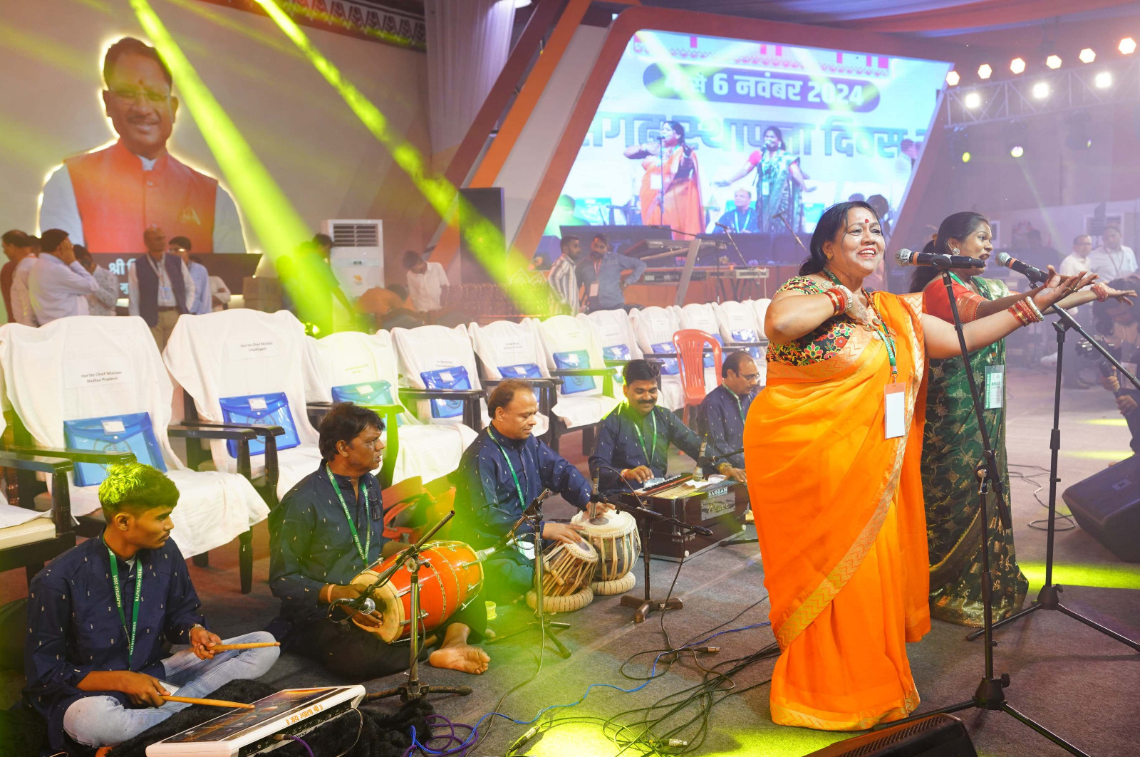 छत्तीसगढ़ राज्योत्सव में सांस्कृतिक कार्यक्रमों की मनमोहक प्रस्तुतियां छत्तीसगढ़ राज्योत्सव में सांस्कृतिक कार्यक्रमों की मनमोहक प्रस्तुतियां