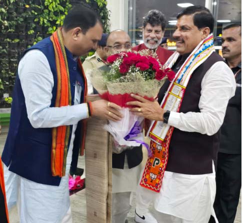 मध्यप्रदेश के मुख्यमंत्री डॉ. मोहन यादव का रायपुर एयरपोर्ट पर हुआ आत्मीय स्वागत मध्यप्रदेश के मुख्यमंत्री डॉ. मोहन यादव का रायपुर एयरपोर्ट पर हुआ आत्मीय स्वागत