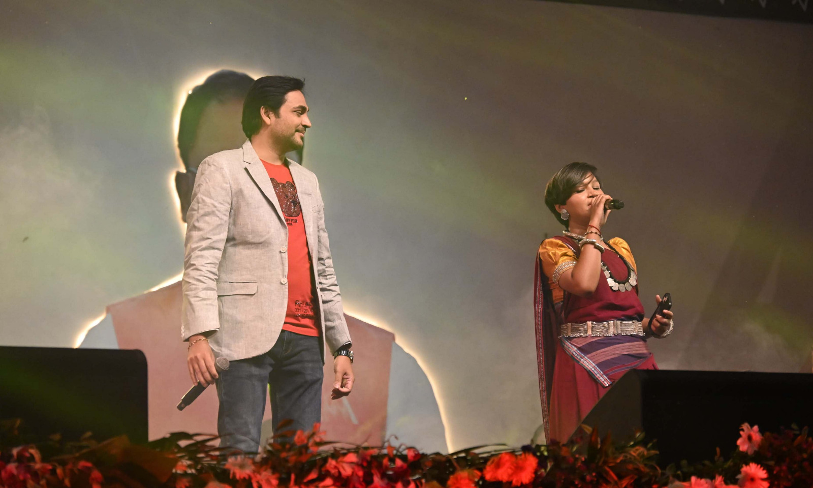 बटकी म बासी, चुटकी म नून, राज्योत्सव में सुमधुर लोकगीतों ने मोह लिया दर्शकों का मन बटकी म बासी, चुटकी म नून, राज्योत्सव में सुमधुर लोकगीतों ने मोह लिया दर्शकों का मन