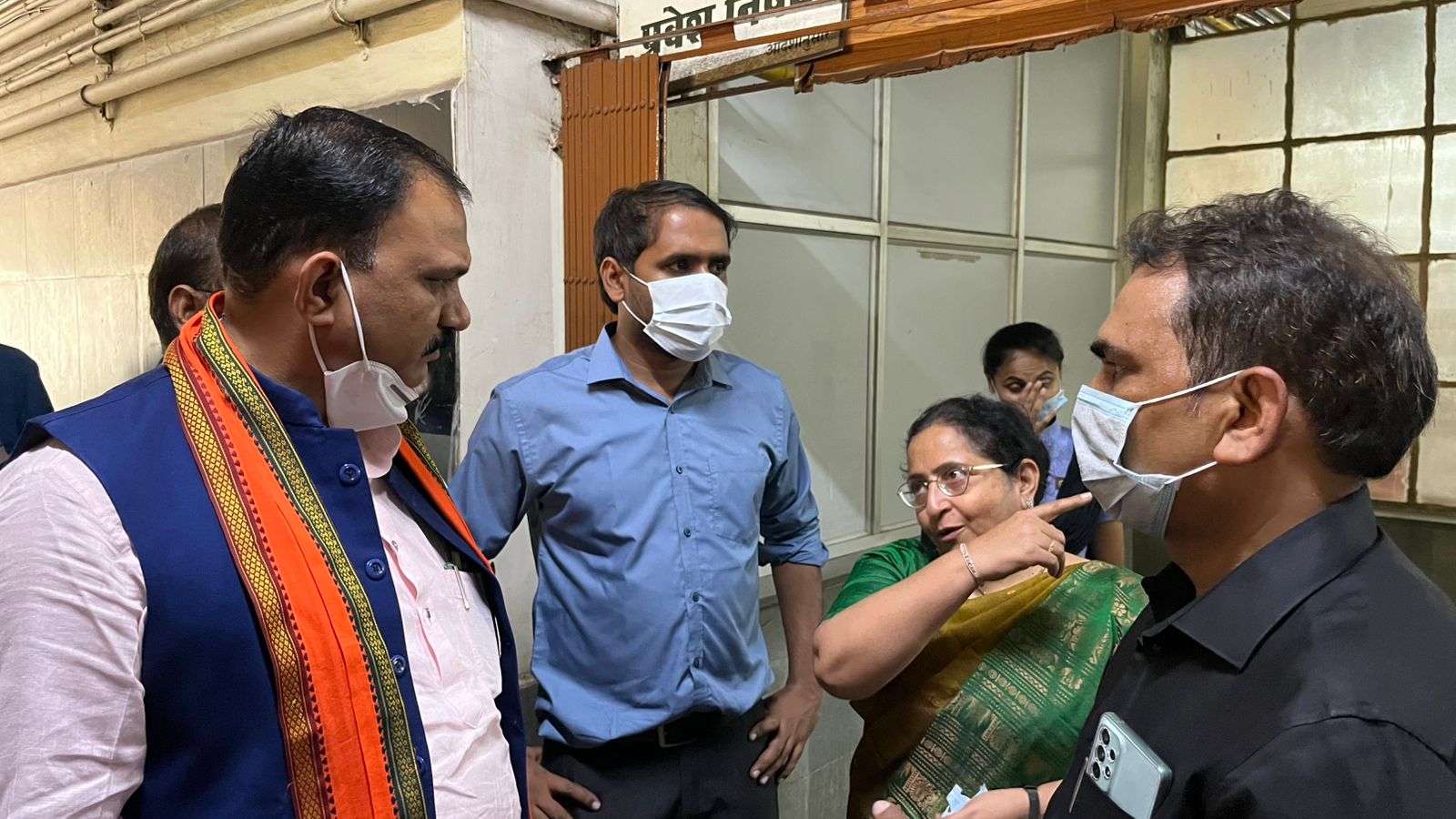 अम्बेडकर अस्पताल के न्यू ट्रामा विभाग में आग लगने की घटना में मरीज एवं डॉक्टर सुरक्षित अम्बेडकर अस्पताल के न्यू ट्रामा विभाग में आग लगने की घटना में मरीज एवं डॉक्टर सुरक्षित