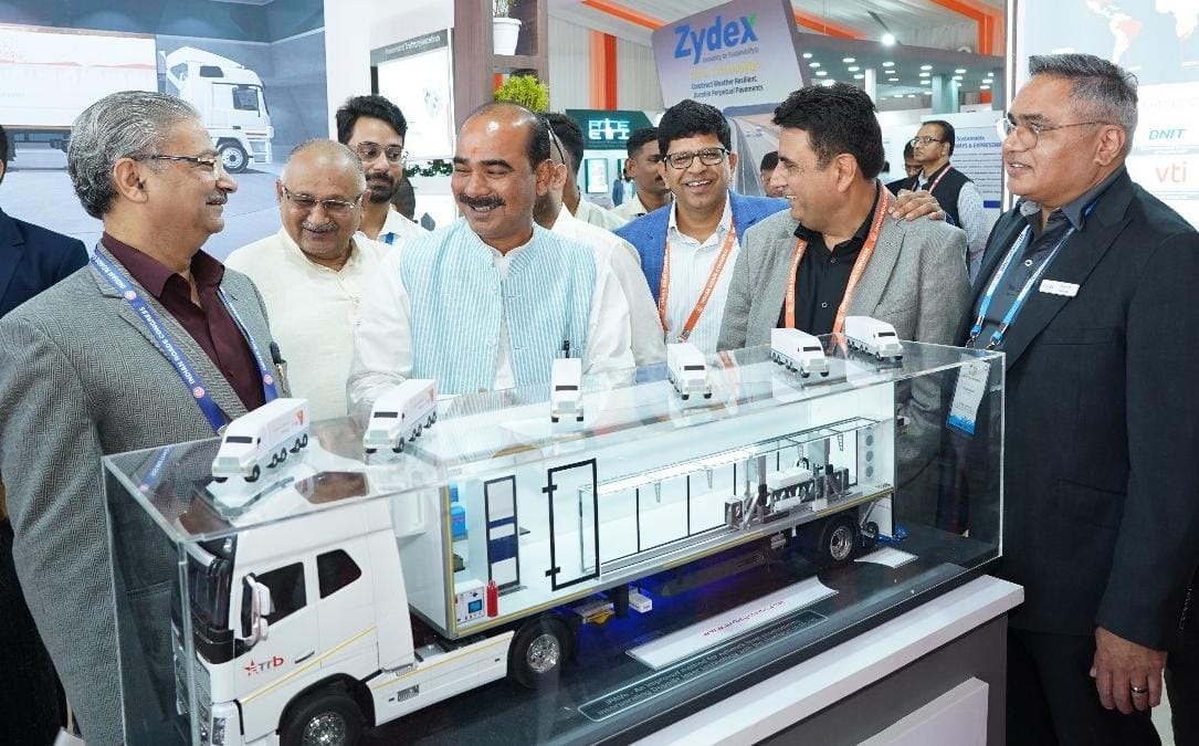 इंडियन रोड कांग्रेस वार्षिक अधिवेशन : केन्द्रीय राज्य मंत्री अजय टम्टा ने तकनीकी उपकरणों की प्रदर्शनी का किया अवलोकन इंडियन रोड कांग्रेस वार्षिक अधिवेशन : केन्द्रीय राज्य मंत्री अजय टम्टा ने तकनीकी उपकरणों की प्रदर्शनी का किया अवलोकन