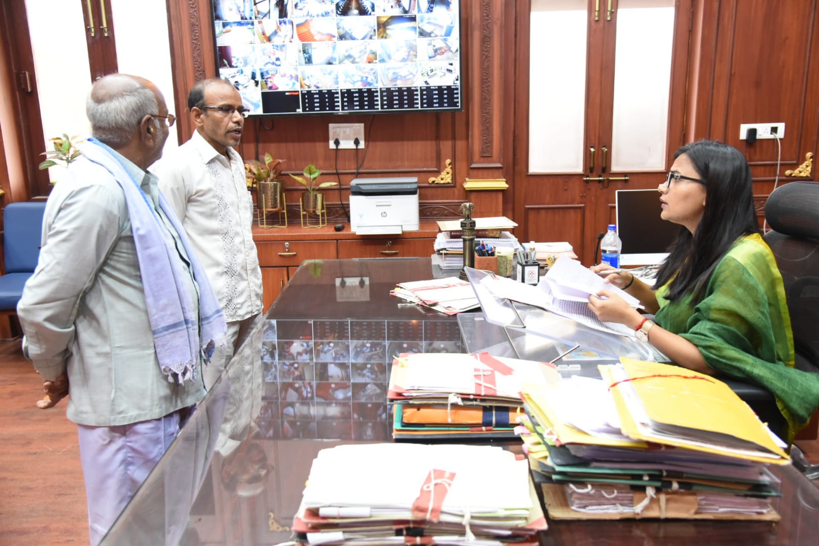 गाड़ी किराया का भुगतान नही किए जाने पर जनदर्शन में की शिकायत गाड़ी किराया का भुगतान नही किए जाने पर जनदर्शन में की शिकायत