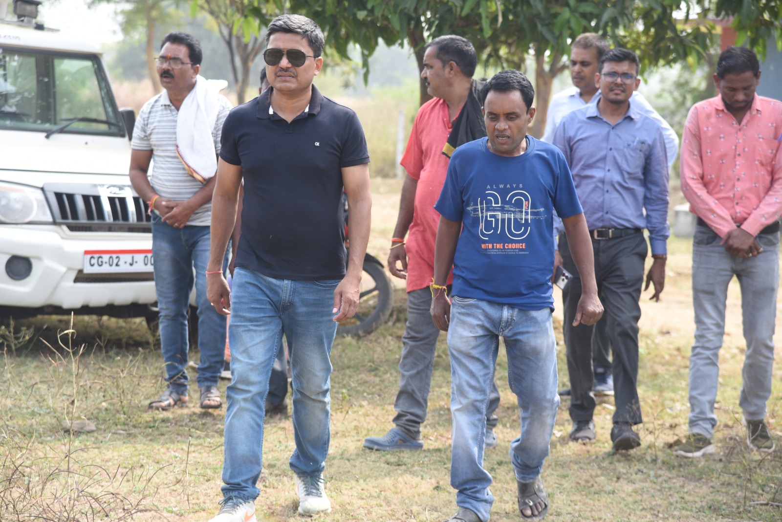 कलेक्टर पहुंचे स्कूल, बच्चों को पढ़ाया और दिया मार्गदर्शन कलेक्टर पहुंचे स्कूल, बच्चों को पढ़ाया और दिया मार्गदर्शन