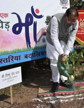 मुख्यमंत्री ने "एक पेड़ मां के नाम" अभियान के तहत सीआरपीएफ के बस्तरिया बटालियन परिसर में लगाया नीम का पौधा मुख्यमंत्री ने "एक पेड़ मां के नाम" अभियान के तहत सीआरपीएफ के बस्तरिया बटालियन परिसर में लगाया नीम का पौधा