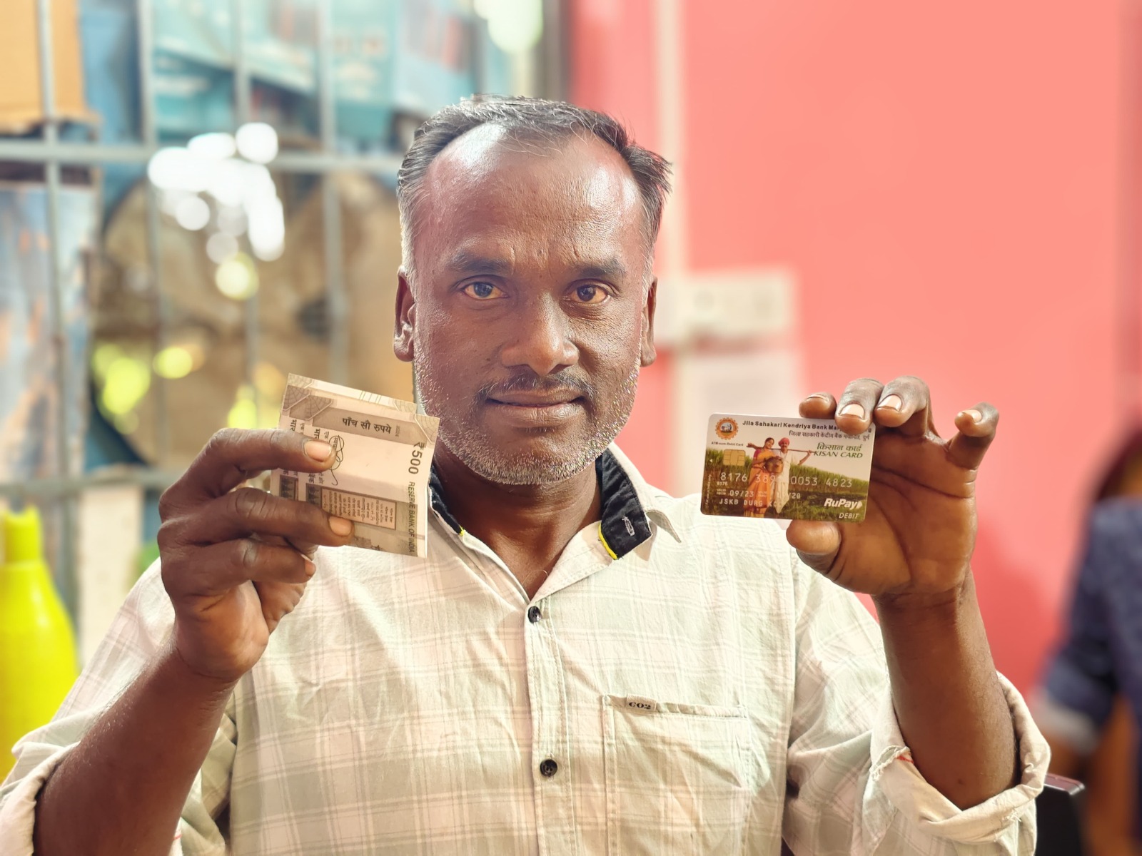 किसानों को धान खरीदी केन्द्रों में पैसे निकालने की मिली सुविधा किसानों को धान खरीदी केन्द्रों में पैसे निकालने की मिली सुविधा