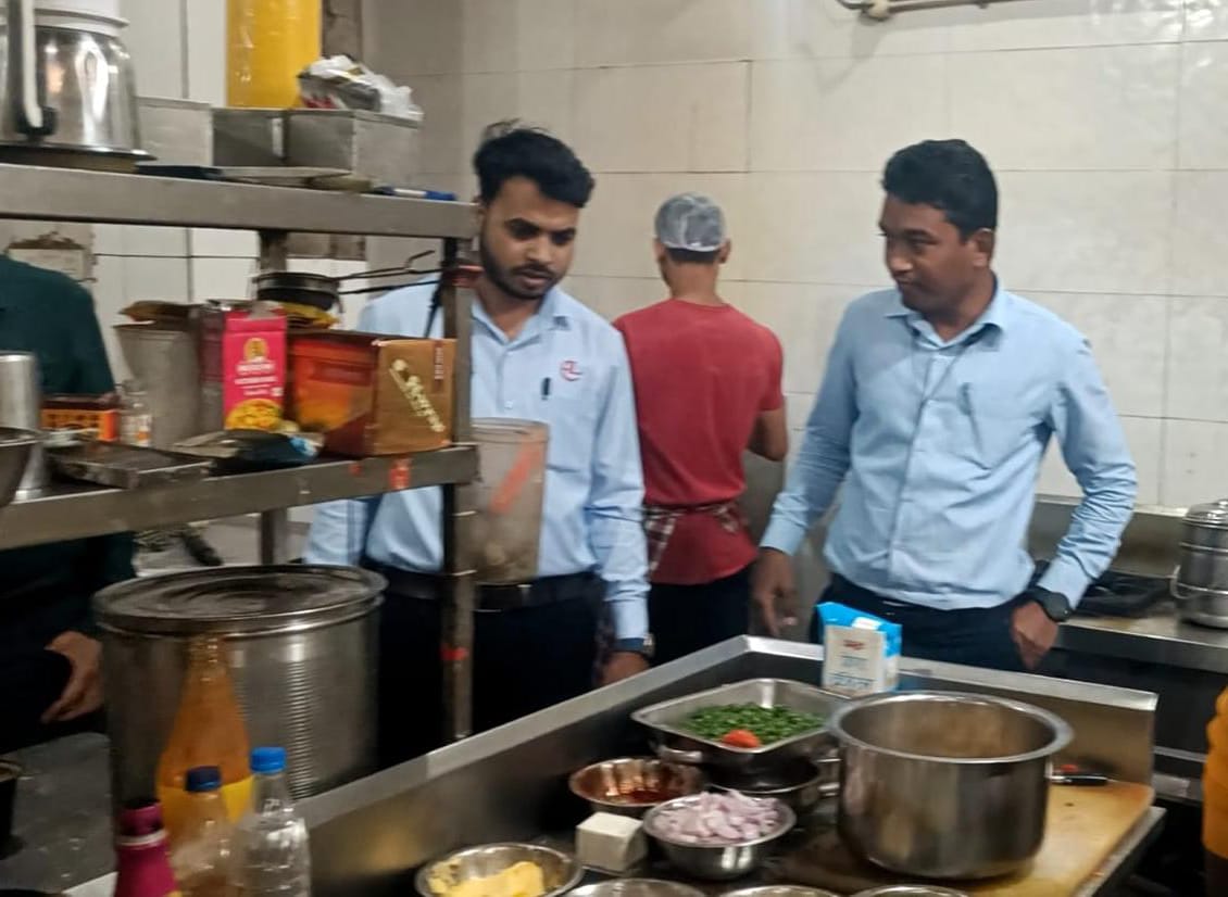 अनुविभागीय दण्डाधिकारी भिलाई के टीम द्वारा मेसर्स अल लजीज बिरयानी का किया गया औचक निरीक्षण अनुविभागीय दण्डाधिकारी भिलाई के टीम द्वारा मेसर्स अल लजीज बिरयानी का किया गया औचक निरीक्षण