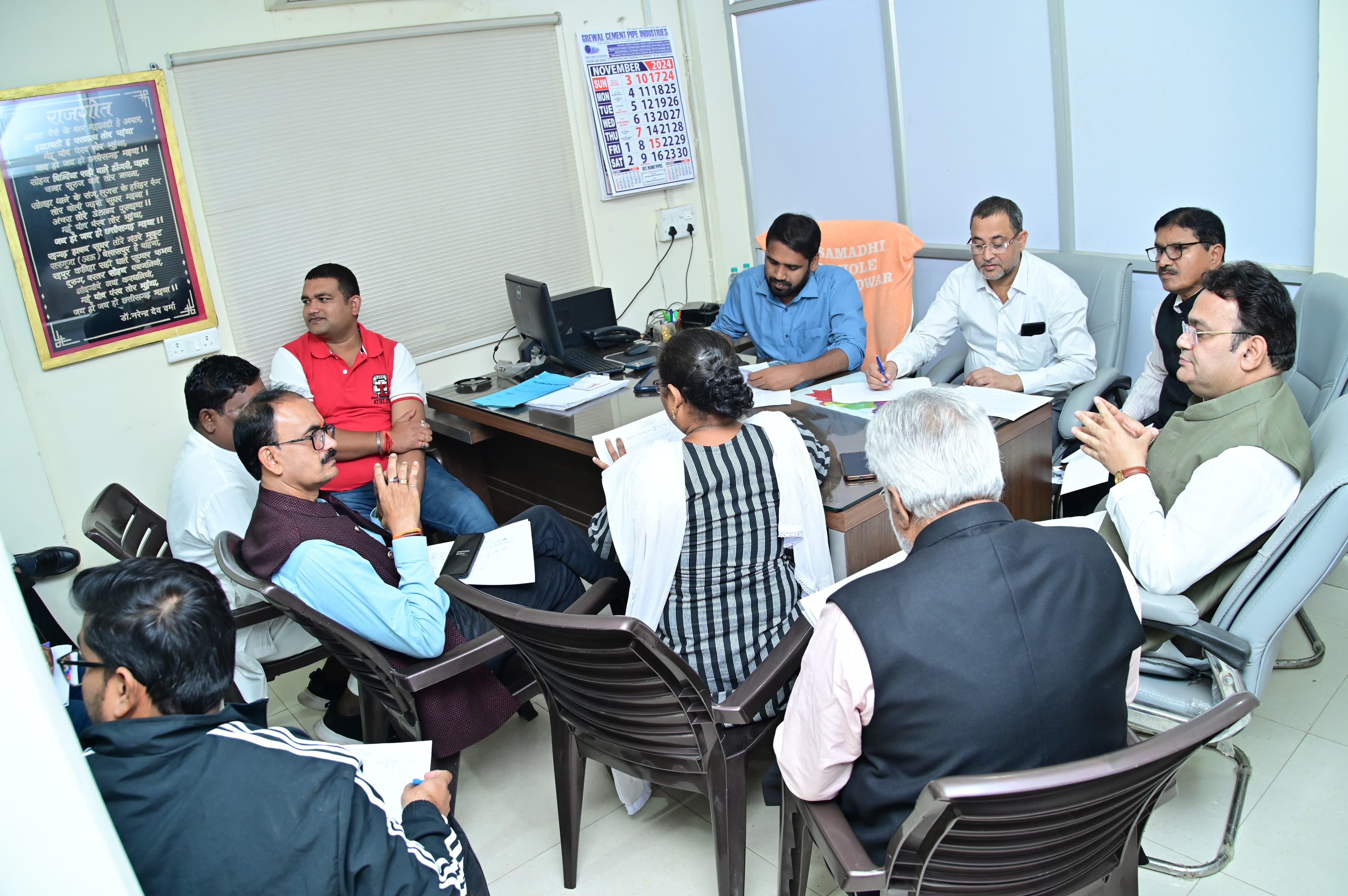 आयुक्त अबिनाष मिश्रा ने जोन 9 में पार्षदों के साथ चर्चा की आयुक्त अबिनाष मिश्रा ने जोन 9 में पार्षदों के साथ चर्चा की