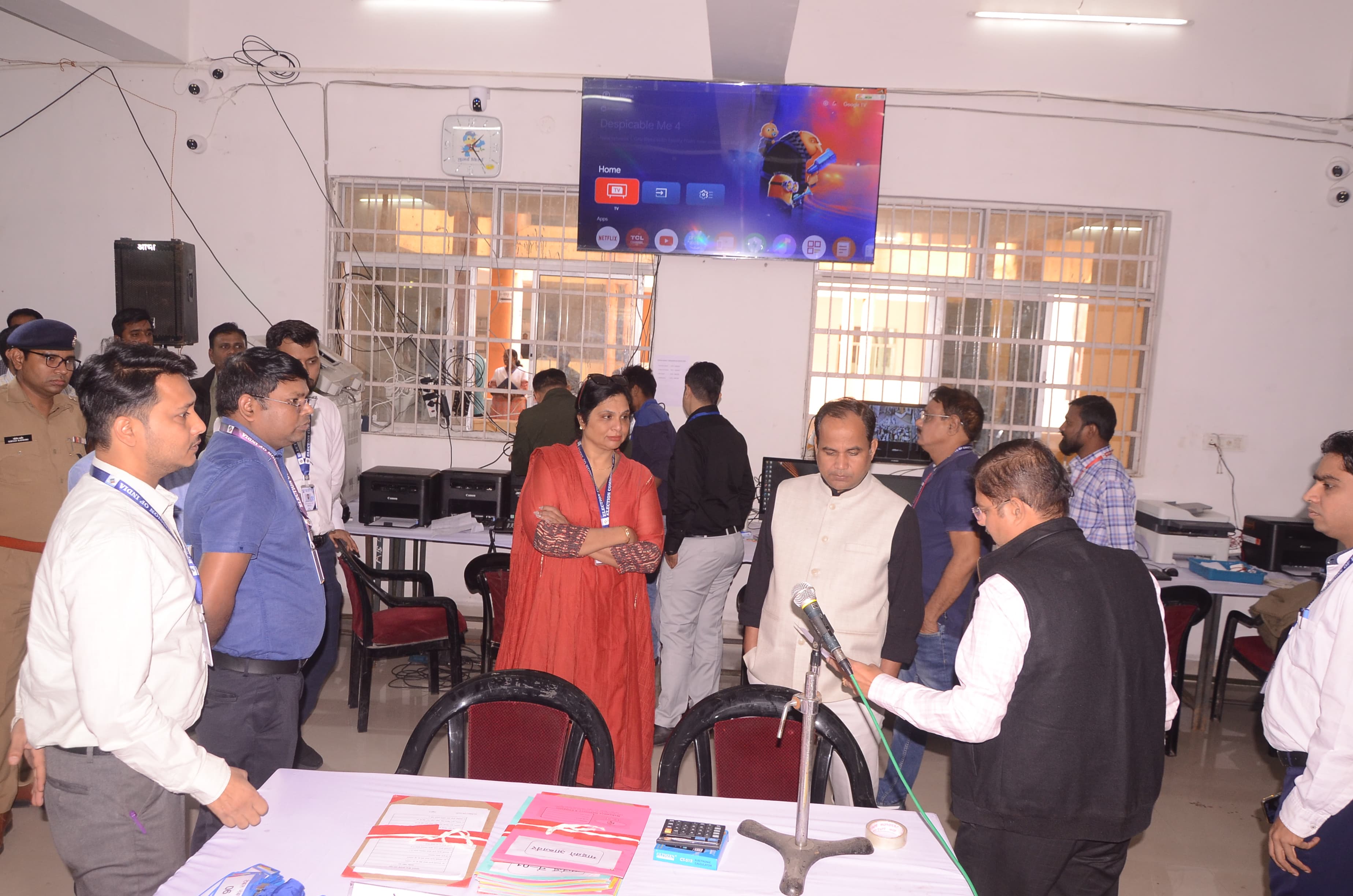 रायपुर दक्षिण विधानसभा उपनिर्वाचन : सामान्य प्रेक्षक जी रेखारानी व कलेक्टर डॉ गौरव सिंह ने स्ट्रांग रूम का मतगणना पूर्व लिया जायजा रायपुर दक्षिण विधानसभा उपनिर्वाचन : सामान्य प्रेक्षक जी रेखारानी व कलेक्टर डॉ गौरव सिंह ने स्ट्रांग रूम का मतगणना पूर्व लिया जायजा