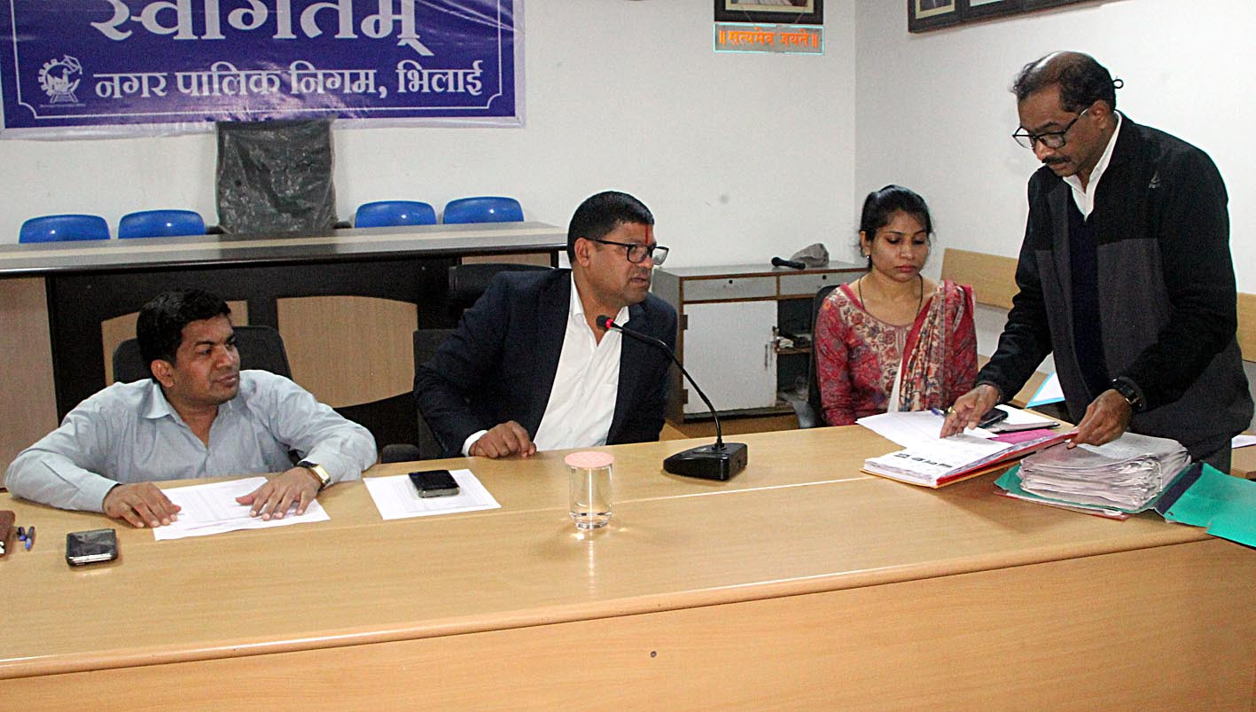 राजस्व वसूली बढ़ाने के लिए आयुक्त ली मैराथन बैठक दिए आवश्यक निर्देश राजस्व वसूली बढ़ाने के लिए आयुक्त ली मैराथन बैठक दिए आवश्यक निर्देश