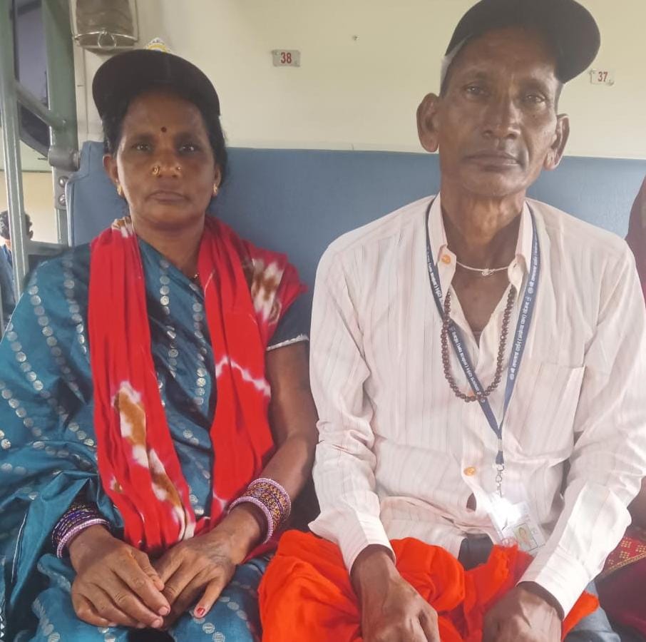 मैं भाग्यशाली कि पति के साथ रामलला दर्शन का मौका मिला : रामाबाई ने किया रामलला का दर्शन मैं भाग्यशाली कि पति के साथ रामलला दर्शन का मौका मिला : रामाबाई ने किया रामलला का दर्शन