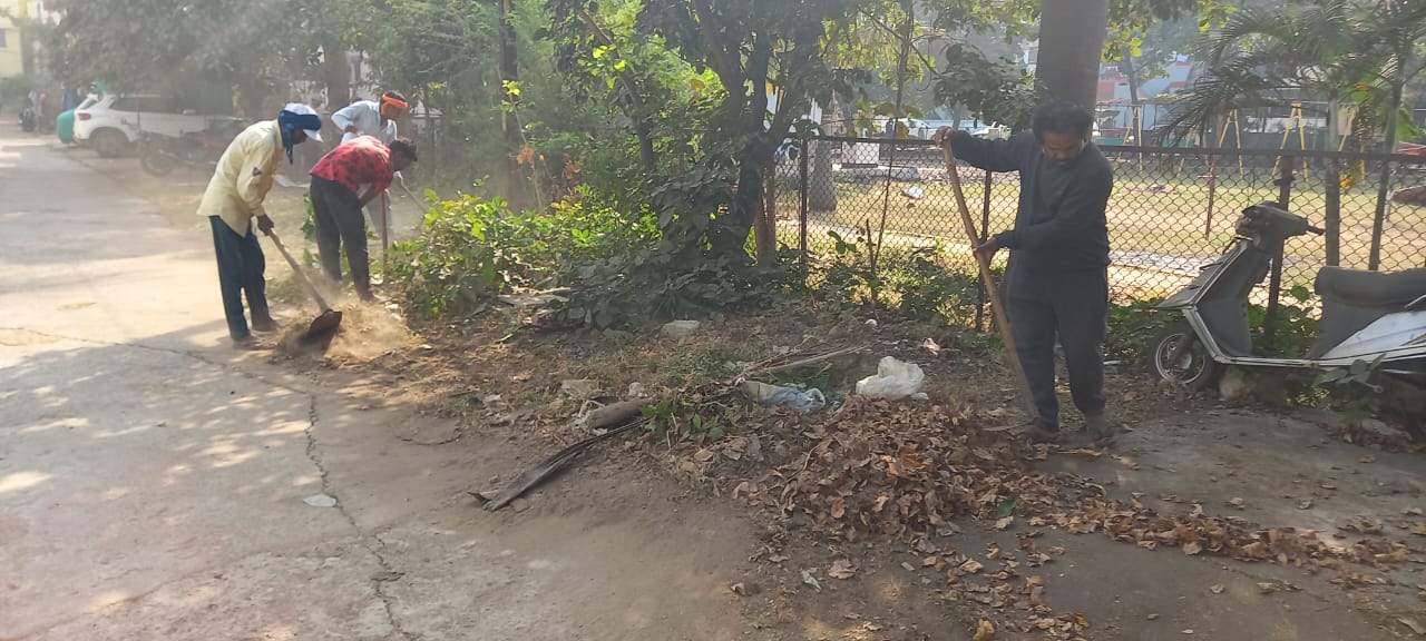 उद्यानों को साफ-सुथरा बनाने के लिए चल रहा विशेष सफाई अभियान उद्यानों को साफ-सुथरा बनाने के लिए चल रहा विशेष सफाई अभियान