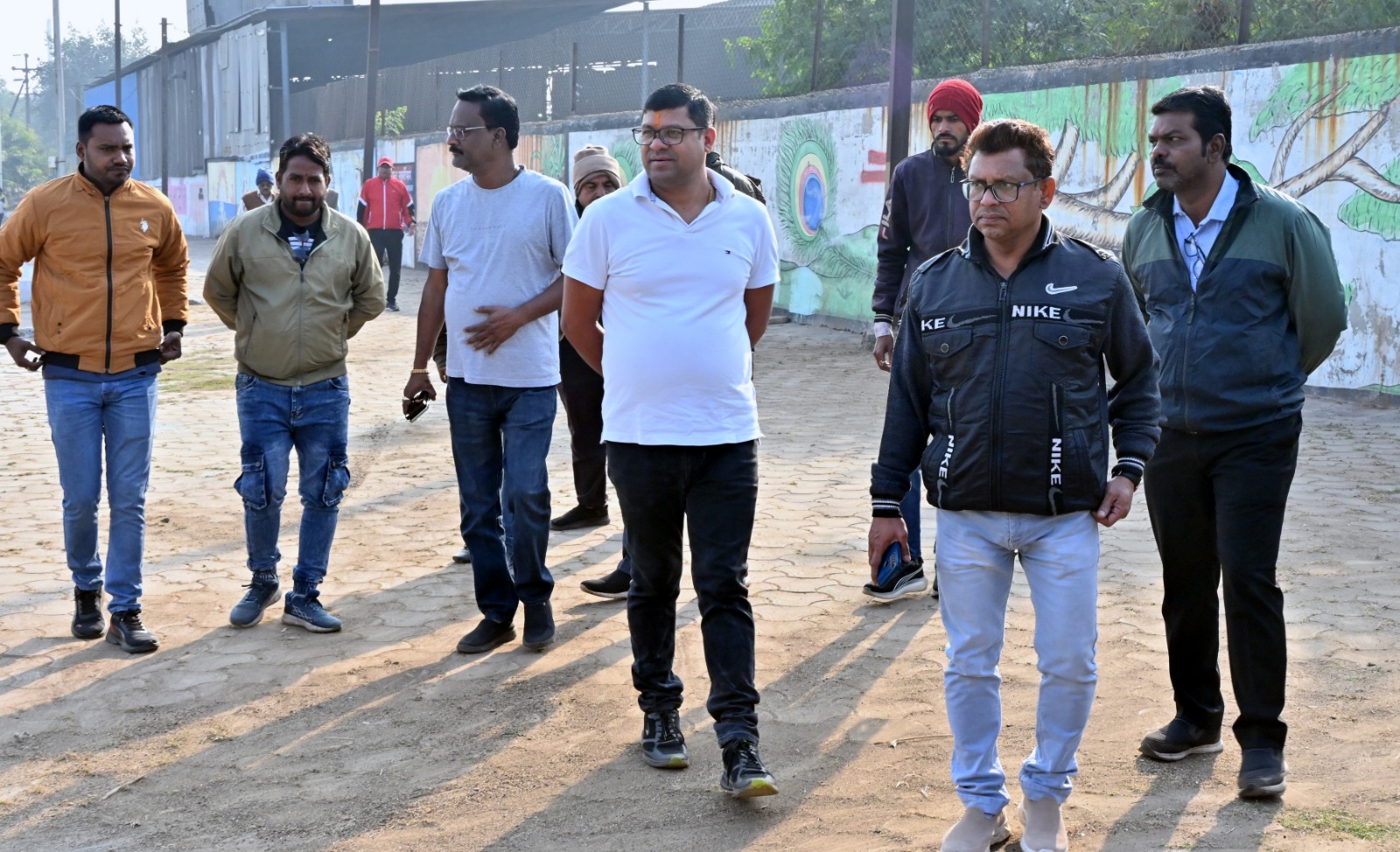 श्रमदान से शुरुआत करके खुद पानी की गुणवत्ता के बारे में जानकारी प्राप्त की आयुक्त ने श्रमदान से शुरुआत करके खुद पानी की गुणवत्ता के बारे में जानकारी प्राप्त की आयुक्त ने