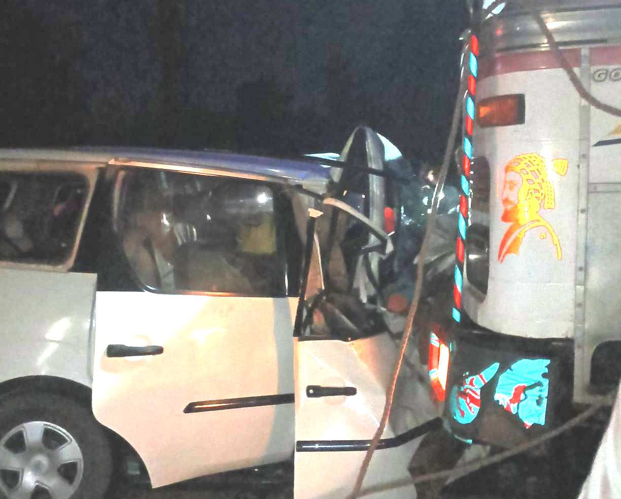 सड़क हादसे में चार महिलाओं समेत सात लोगों की मौत सड़क हादसे में चार महिलाओं समेत सात लोगों की मौत