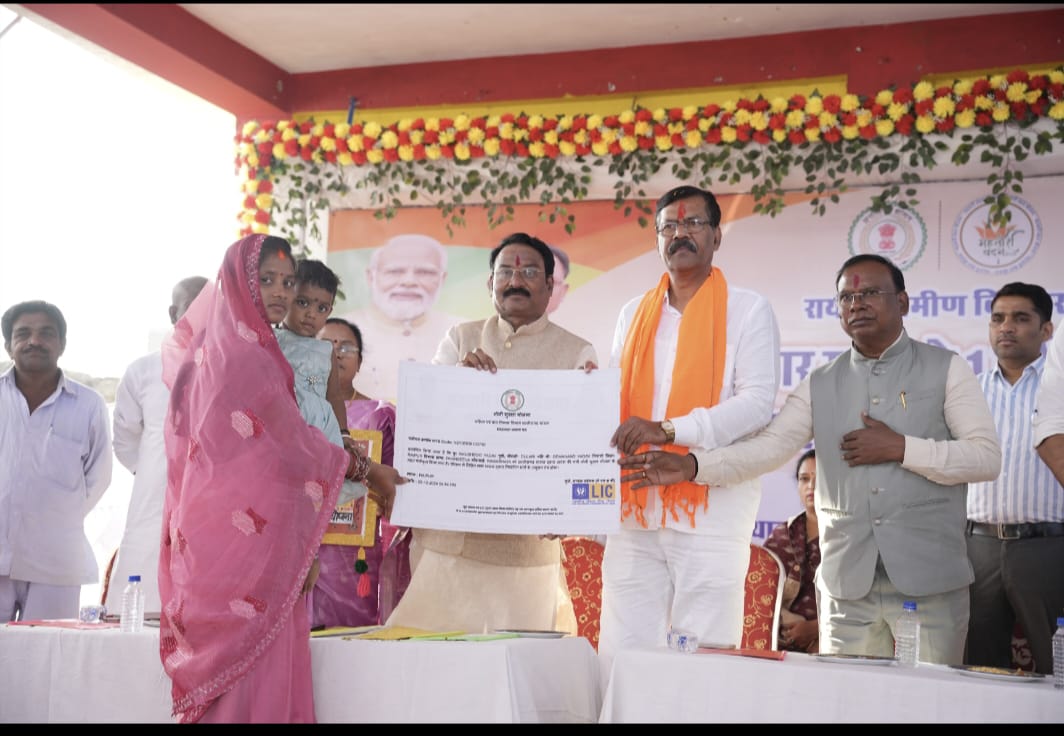 महतारी वंदन सम्मान कार्यक्रम : बाल विवाह मुक्त छत्तीसगढ़ बनाने दिलाई शपथ महतारी वंदन सम्मान कार्यक्रम : बाल विवाह मुक्त छत्तीसगढ़ बनाने दिलाई शपथ