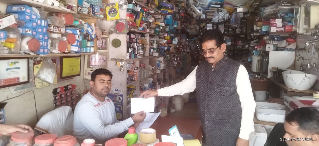 सड़को पर गंदगी फैलाने वाले व्यापारियो से 9500 रूपये की चालानी कार्यवाही सड़को पर गंदगी फैलाने वाले व्यापारियो से 9500 रूपये की चालानी कार्यवाही