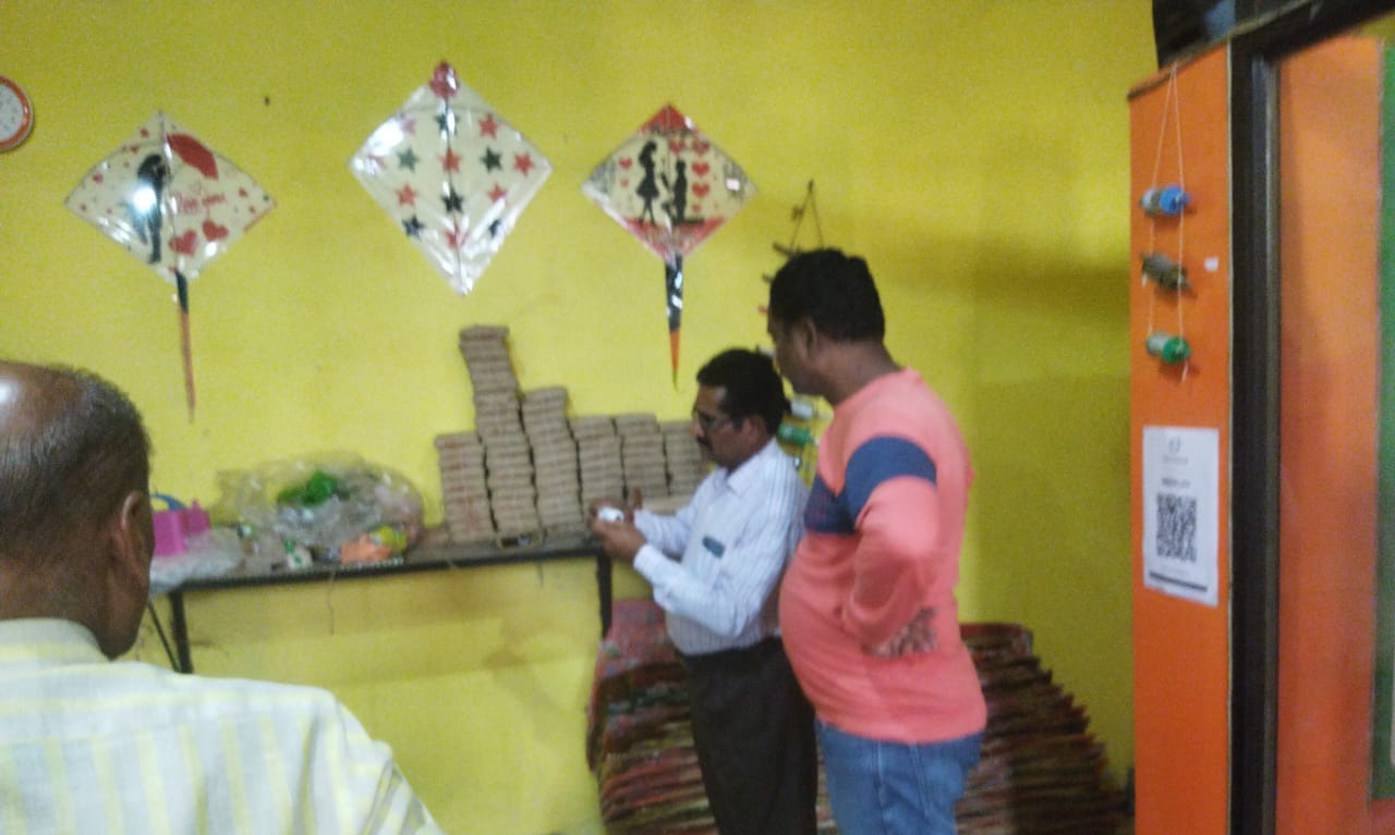 नायलॉन चाइनीस मांझा बेचने वालों पर कार्रवाई जारी अर्थ दंड रू 9800 वसूला गया नायलॉन चाइनीस मांझा बेचने वालों पर कार्रवाई जारी अर्थ दंड रू 9800 वसूला गया