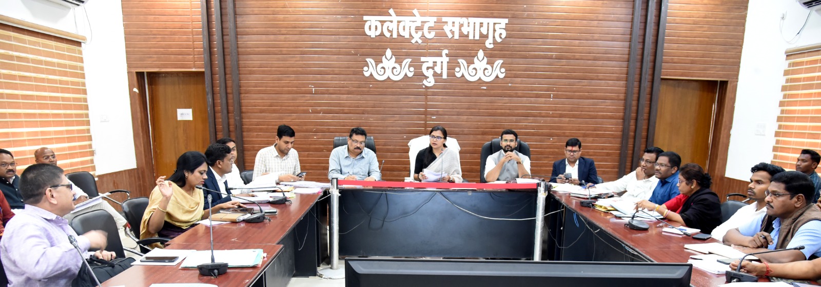 स्थापना से संबंधित लंबित देनदारियां उपलब्ध करायें अधिकारी- कलेक्टर सुश्री चौधरी स्थापना से संबंधित लंबित देनदारियां उपलब्ध करायें अधिकारी- कलेक्टर सुश्री चौधरी