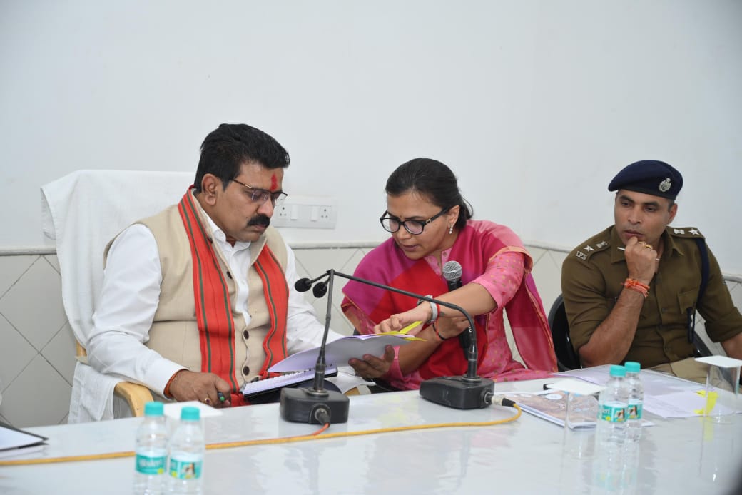 केंद्रीय मंत्री एवं मुख्यमंत्री के आगमन की तैयारियों की उप मुख्यमंत्री श्री विजय शर्मा ने की समीक्षा केंद्रीय मंत्री एवं मुख्यमंत्री के आगमन की तैयारियों की उप मुख्यमंत्री श्री विजय शर्मा ने की समीक्षा