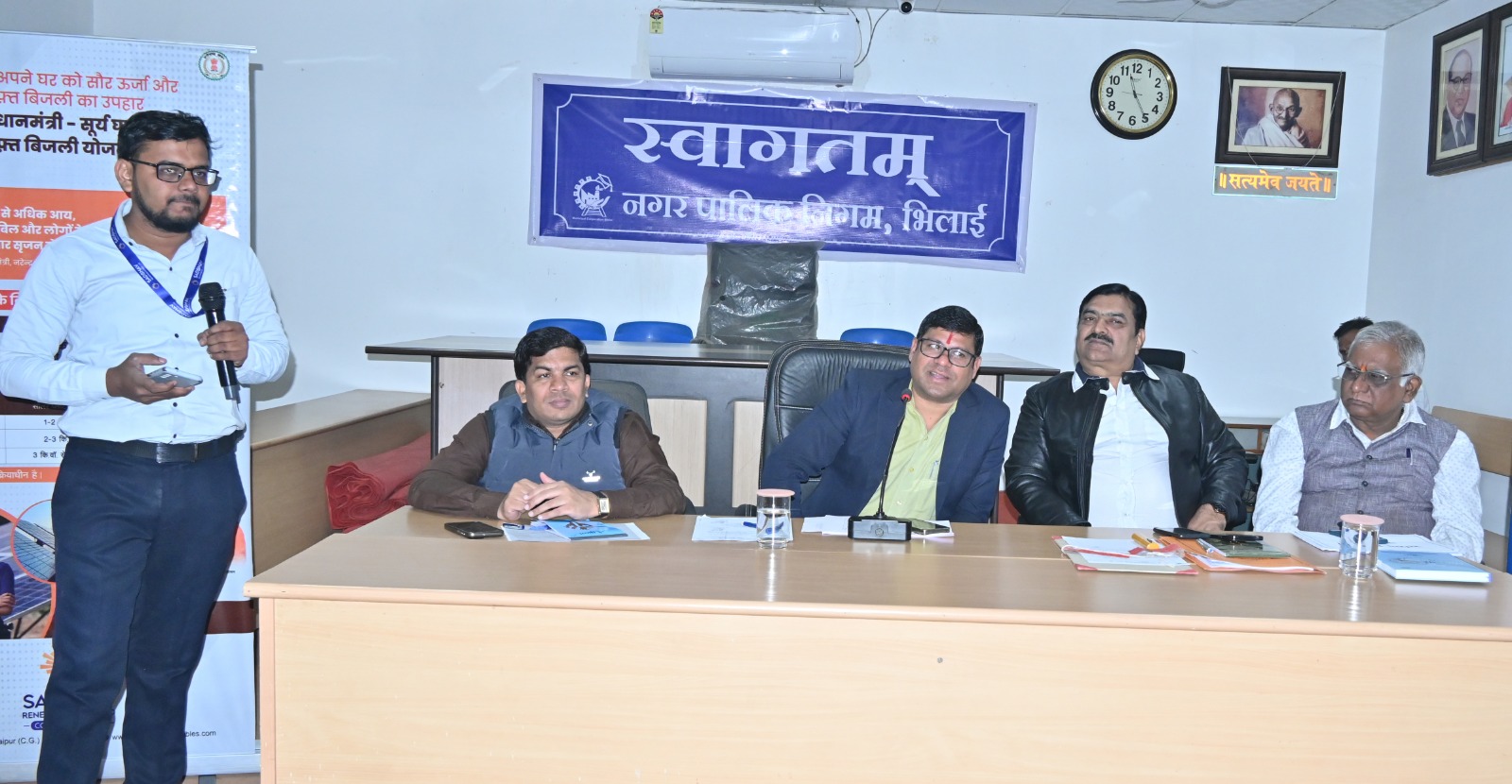 घर में सोलर पैनल लगवाके प्रधानमंत्री सूर्य घर मुफ्त बिजली योजना का लाभ उठावें घर में सोलर पैनल लगवाके प्रधानमंत्री सूर्य घर मुफ्त बिजली योजना का लाभ उठावें