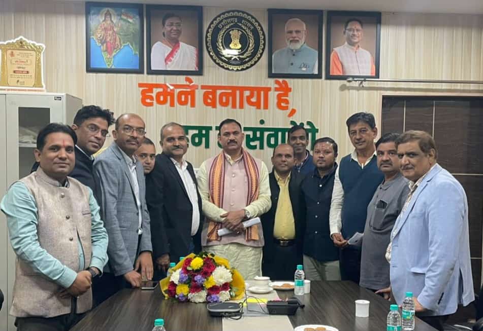 स्वास्थ्य मंत्री से इण्डियन मेडिकल एसोसिएशन के पदाधिकारियों ने सौजन्य भेंट की स्वास्थ्य मंत्री से इण्डियन मेडिकल एसोसिएशन के पदाधिकारियों ने सौजन्य भेंट की