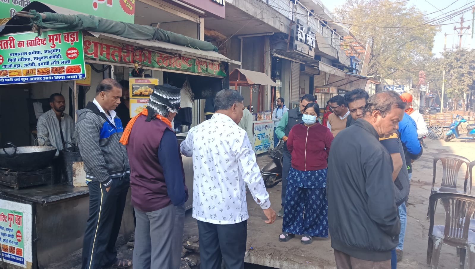 गंदगी फैलाने पर ठेले, गुमटियों पर 4 हजार रुपये वसूला जुर्माना गंदगी फैलाने पर ठेले, गुमटियों पर 4 हजार रुपये वसूला जुर्माना