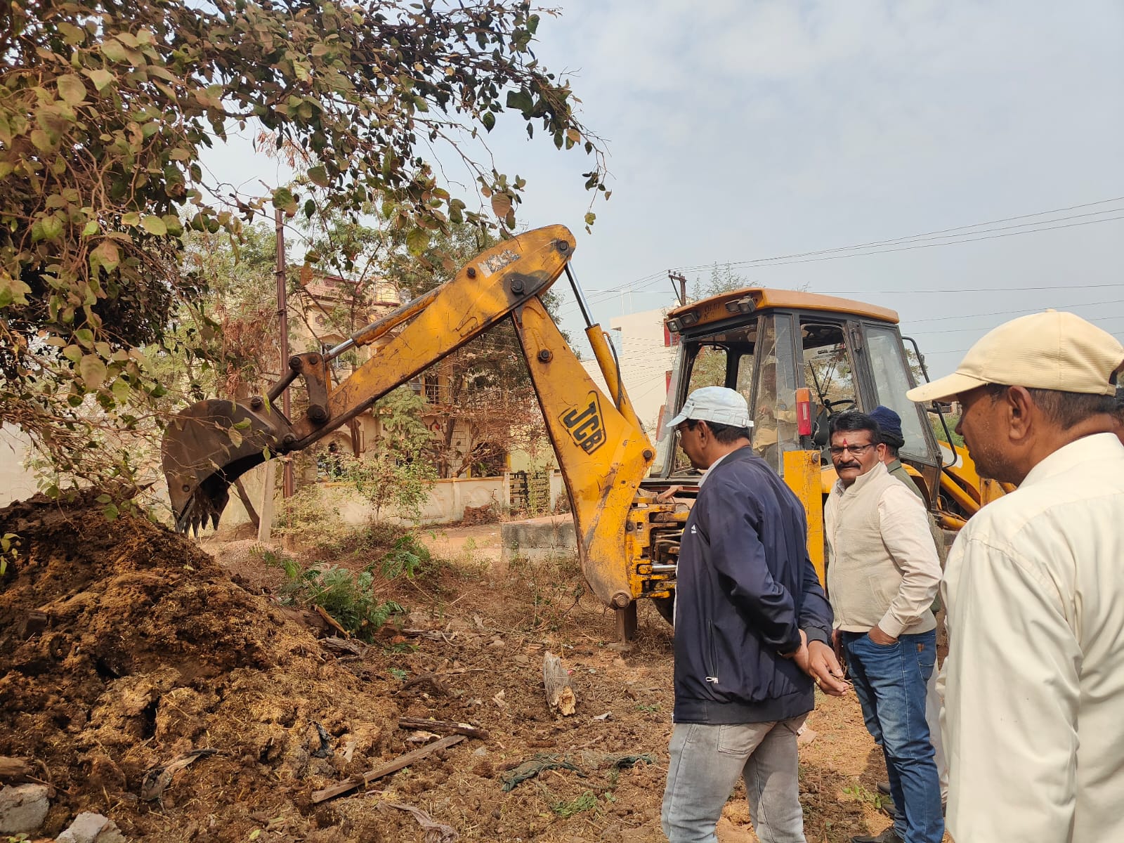 अवैध कब्जे को जोन दो के राजस्व अमले ने बेदखल किया अवैध कब्जे को जोन दो के राजस्व अमले ने बेदखल किया