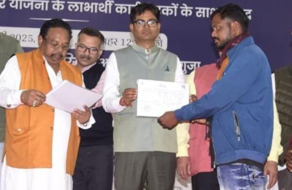 स्वामित्व योजना से ग्रामीणों को मिला भूमि का मालिकाना अधिकार, आर्थिक मजबूती की ओर बड़ा कदम - ओपी चौधरी स्वामित्व योजना से ग्रामीणों को मिला भूमि का मालिकाना अधिकार, आर्थिक मजबूती की ओर बड़ा कदम - ओपी चौधरी