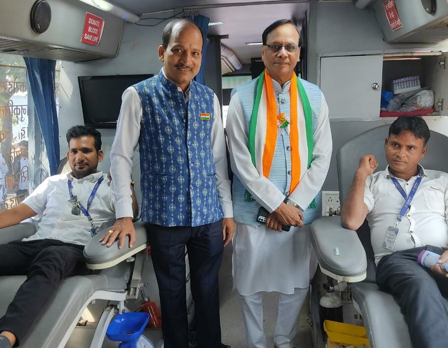 गणतंत्र दिवस पर आयोजित विशाल रक्तदान शिविरों में 144 यूनिट रक्त संग्रहित गणतंत्र दिवस पर आयोजित विशाल रक्तदान शिविरों में 144 यूनिट रक्त संग्रहित