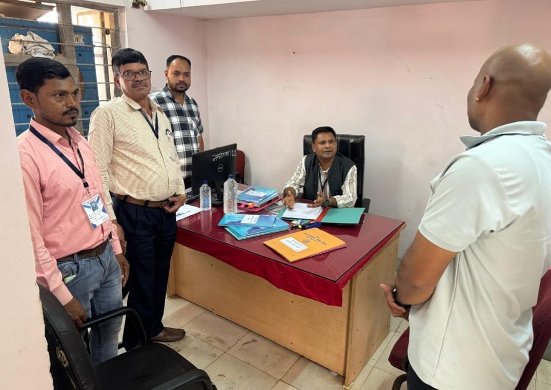 नगर पंचायत माना कैंप के अभ्यर्थियों द्वारा प्रस्तुत लेखाओं का व्यय प्रेक्षक ने किया परीक्षण नगर पंचायत माना कैंप के अभ्यर्थियों द्वारा प्रस्तुत लेखाओं का व्यय प्रेक्षक ने किया परीक्षण