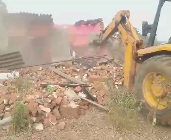 नकटा तालाब पर अवैध अतिक्रमण करने वालो पर बड़ी कार्यवाही नकटा तालाब पर अवैध अतिक्रमण करने वालो पर बड़ी कार्यवाही