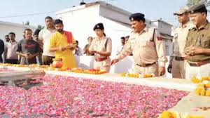 जेलों में बंद 18,500 कैदियों ने प्रयागराज से लाए गए जल से किया पवित्र स्नान जेलों में बंद 18,500 कैदियों ने प्रयागराज से लाए गए जल से किया पवित्र स्नान