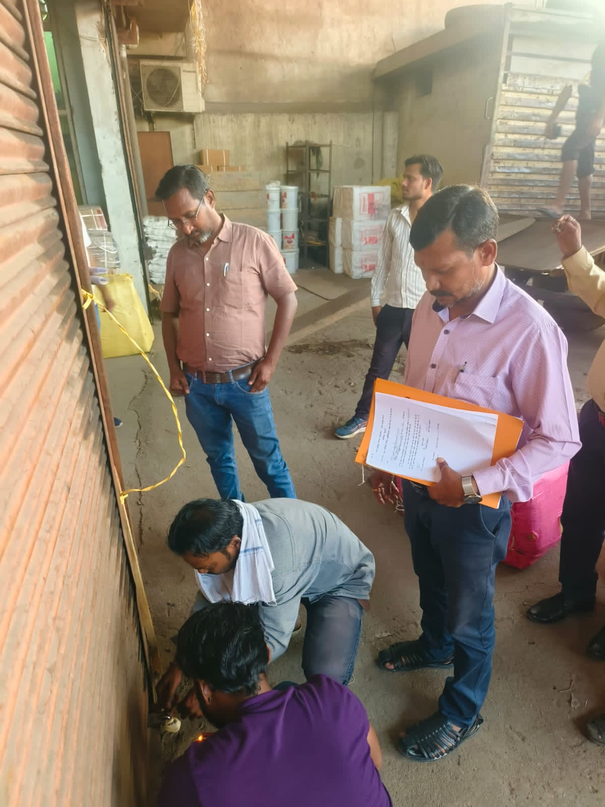 2 बड़े बकायादारों के भवन सीलबंद करने कार्यवाही 2 बड़े बकायादारों के भवन सीलबंद करने कार्यवाही