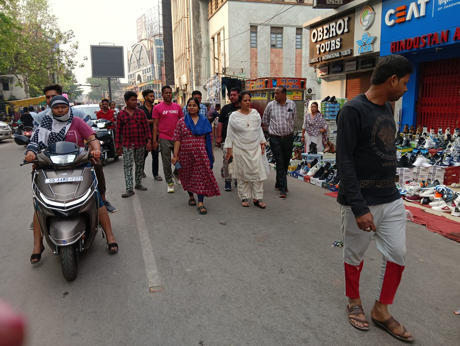 महापौर मीनल चौबे ने होली पश्चात किया औचक निरीक्षण, सफाई व्यवस्था सुधारने दिए निर्देश महापौर मीनल चौबे ने होली पश्चात किया औचक निरीक्षण, सफाई व्यवस्था सुधारने दिए निर्देश